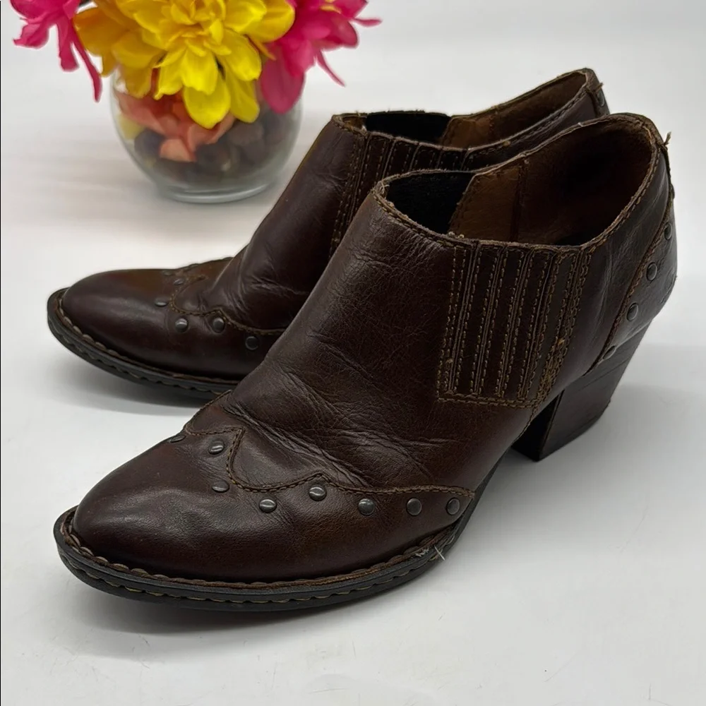 Born Chocolate Brown Ankle Boots Chunky Heel and Elastic Panels Size 7.5 MCA7775